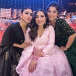 Mouni Roy Instagram - Que music: coz you are a sunflower standing in the light….. 🎶 Happiest of birthdays you sunshine girl. May god always bring you all the happiness and smiles you bring to everyone around you. This year is very special for us all as we await the little angel, can’t wait to see him/her. Wishing the two of you all the love and magic from above. Love you x @subhashreeganguly_real