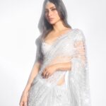 Mouni Roy Instagram - An endless love affair… 🤍 #ASareeGirlForever • • • • • Outfit: @dilnazkarbhary Jewellery: @karishma.joolry Styled by : @manekaharisinghani with @chintan_shah08 Hair : @chettiarqueensly Make up : @mukeshpatilmakeup 📸 @amannagoshe ♥️ @trishilagoculdas