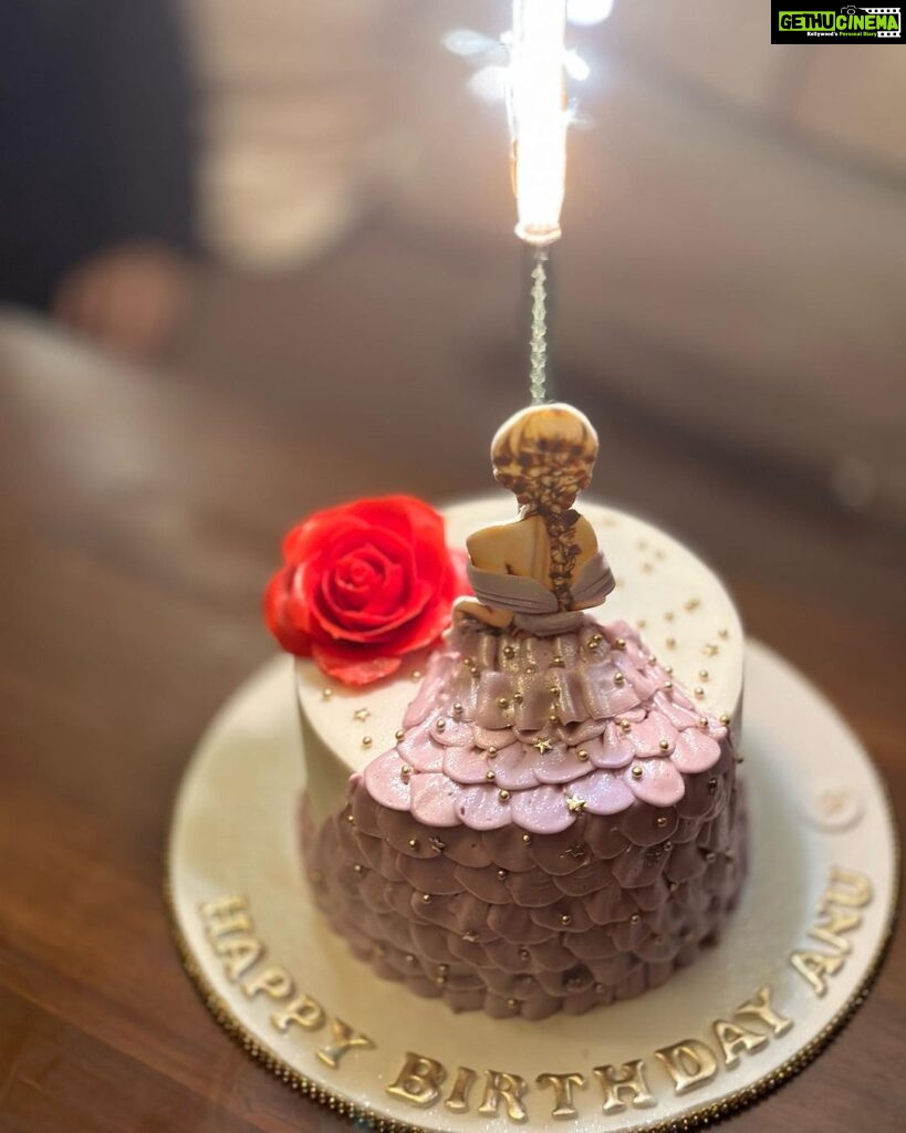Mouni Roy Instagram - A decade of travel, work, fun, cuisines, arguments, dancing, cooking, painting etc etc etc later, here we are; still the same, only more loving and kind…♥️ may you always be healthy and happy. May your heart always be filled with the peace and love you so selflessly give to others. Happiest of birthdays Anu. Ily @anusoru