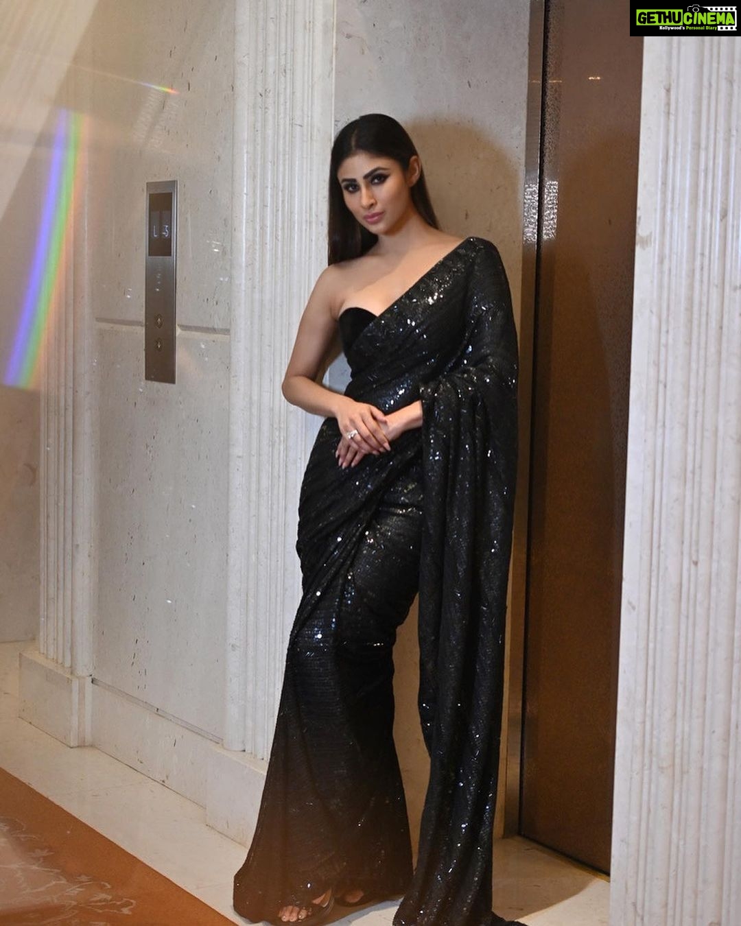 Mouni Roy Instagram - A few moons ago.. #asareegirlforever • • • • Wearing- @roujeofficial Styled by- @rishika_devnani Assisted by- @stylebyvanshika @teamrishikadevnani Hair- @chettiarqueensly Makeup- @mukeshpatilpakeup