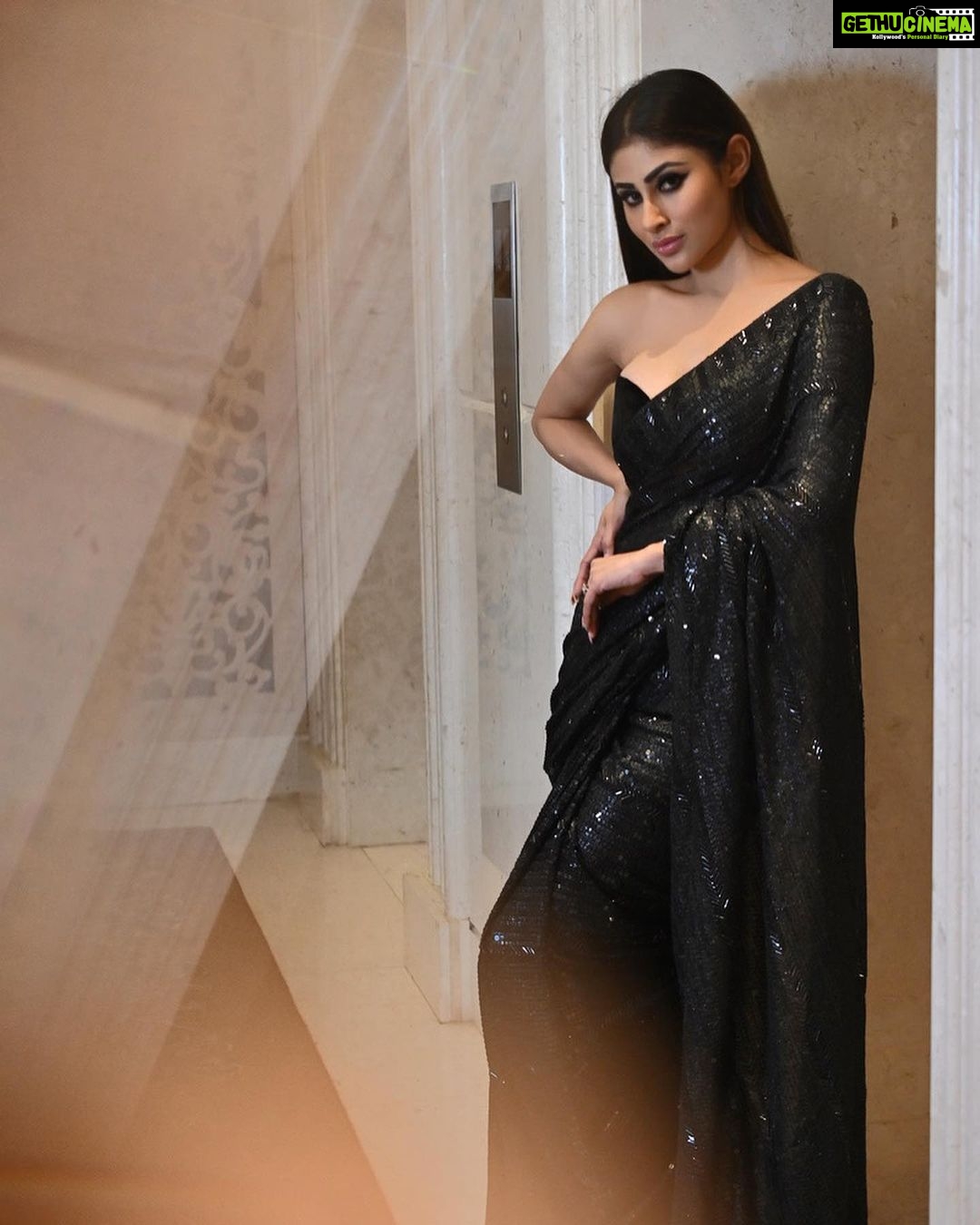 Mouni Roy Instagram - A few moons ago.. #asareegirlforever • • • • Wearing- @roujeofficial Styled by- @rishika_devnani Assisted by- @stylebyvanshika @teamrishikadevnani Hair- @chettiarqueensly Makeup- @mukeshpatilpakeup