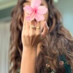 Mrunal Thakur Instagram - 🌺🌸🌻😻💕🦋🌻🦄😘😎