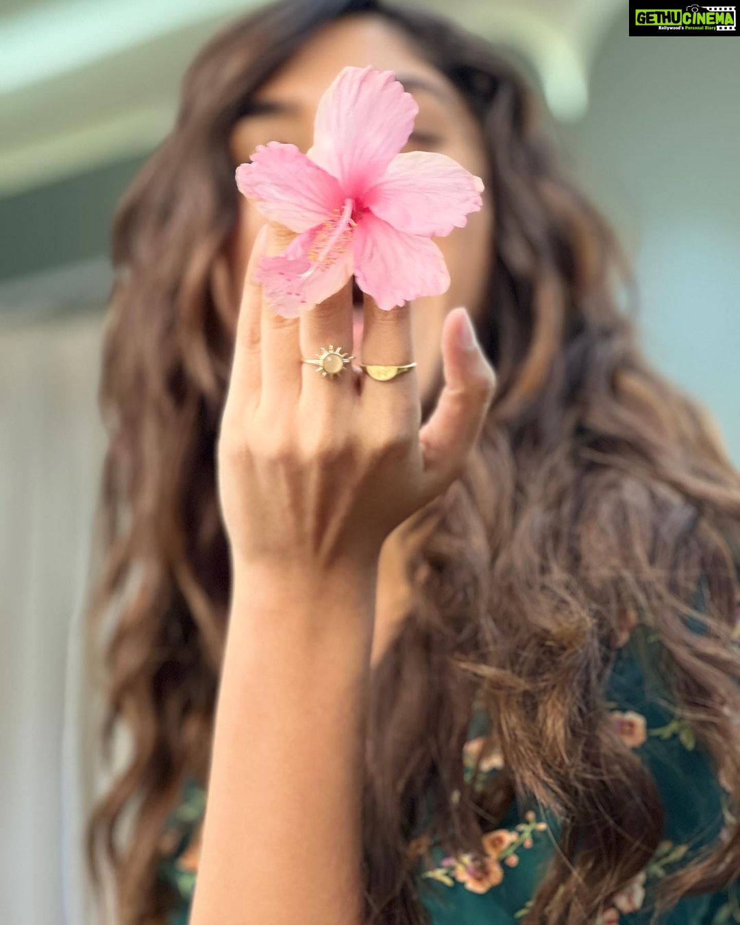 Mrunal Thakur Instagram - πΊπΈπ»π»ππ¦π»π¦ππ