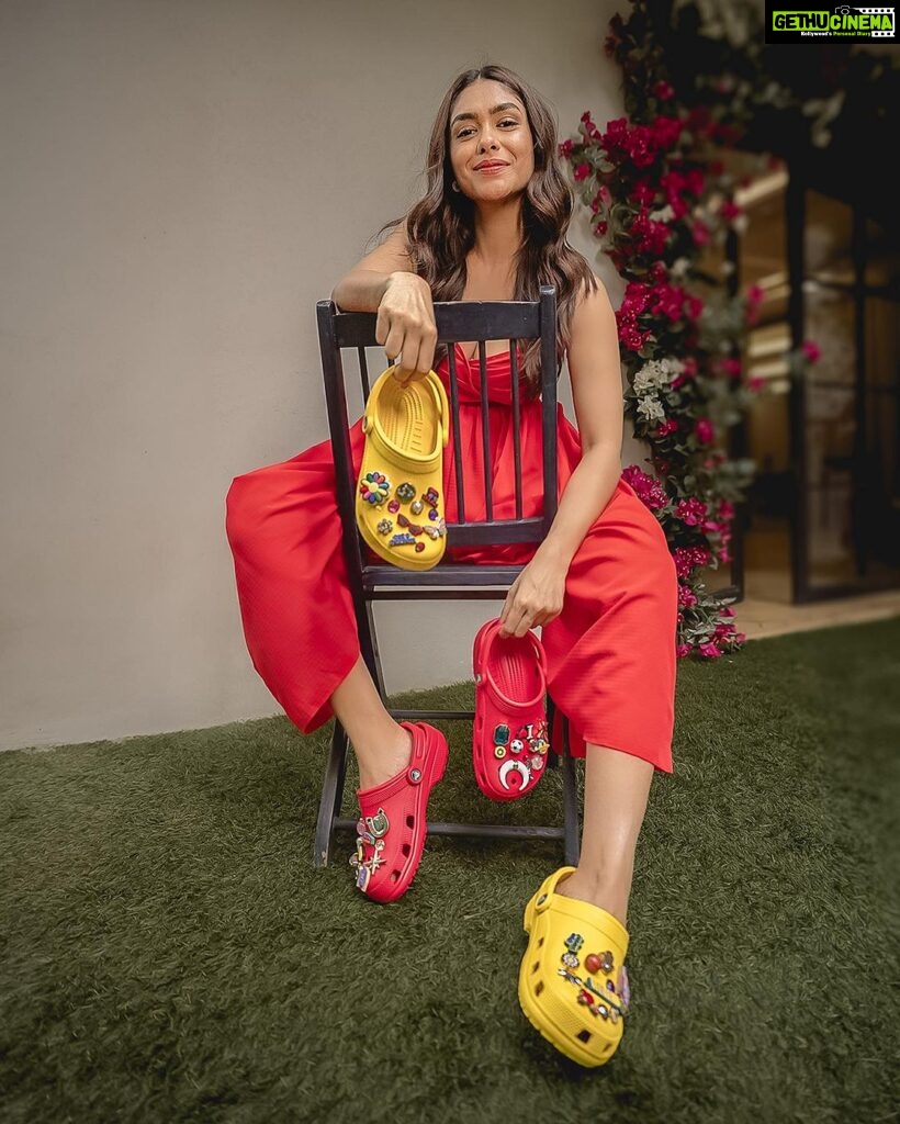 Mrunal Thakur Instagram - A whole vibe with these classics paired with my fave Jibbitz charms 🤌🏼 #CrocsIndia PS - I don't think my crocs could get more charming. 😉