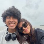 Mrunal Thakur Instagram - I LOVE YOU NA 🌻💕🦋🎈 Happy 19th my baby!