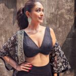 Mrunal Thakur Instagram - Just looking like a wow 🤪🖤