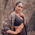 Mrunal Thakur Instagram - Just looking like a wow 🤪🖤