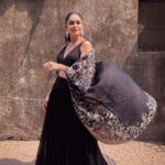 Mrunal Thakur Instagram - Just looking like a wow 🤪🖤
