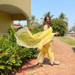 Mrunal Thakur Instagram - 🌺🌸🌻😻💕🦋🌻🦄😘😎