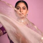 Mrunmayee Deshpande Instagram – 🤭
@nehachaudhary_ 
@sujatakadam_ 
@snehakelkar906 
@sarrikaaaaaa 
#mrunmayeedeshpande #saregamapa #style