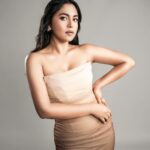 Mrunmayee Deshpande Instagram - We're all about 'treat'ing 😌 #MumbaiDiariesOnPrime, watch now on @primevideoin @nikkhiladvani @onlyemmay @madhubhojwani @emmayentertainment @merainna @natashabharadwaj_official @satyajeetdubey @desaitina