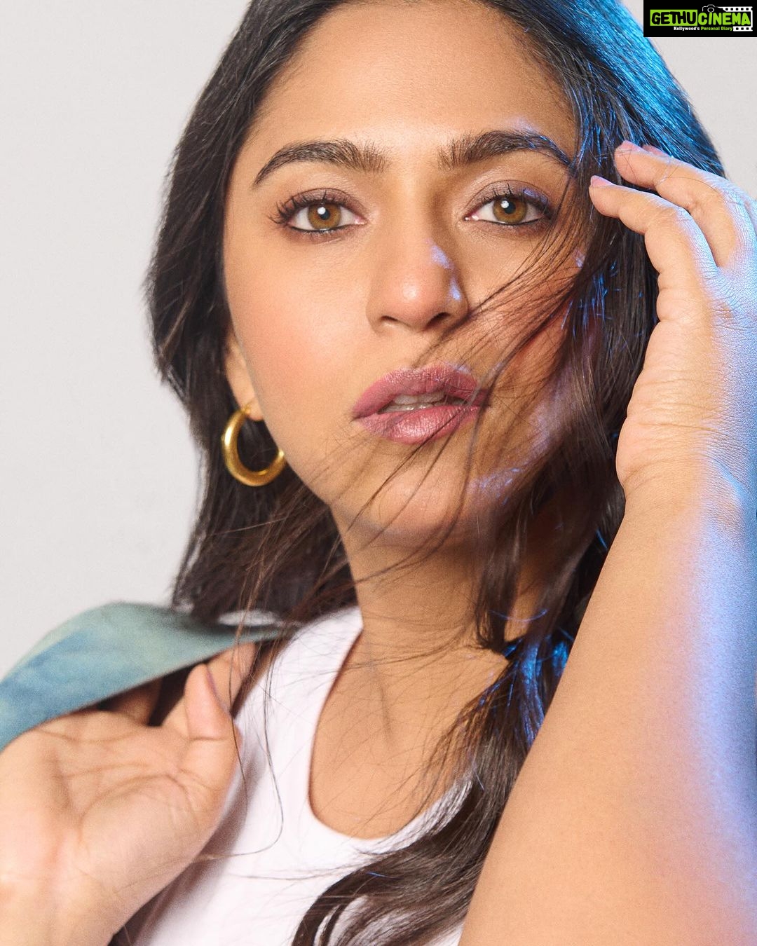 Mrunmayee Deshpande Instagram - Mumbai Diaries 2! 🩵 @amazonprime @primevideoin @emmayentertainment Styled by - @nehachaudhary_ Outfit - @joinalternative Makeup - @saurabh_kapade Hair - @nilampatel12 Captured by - @kalyaam_2.0 ❤️ #promotion #mumbai #diaries #new #season #style #courage