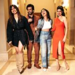 Mrunmayee Deshpande Instagram - Posted @withregram • @satyajeetdubey The lad and the ladies basking in the glow of these amazing reviews! 😄✨ #Grateful #MumbaiDiariesOnPrime, watch now on @primevideoin @nikkhiladvani @onlyemmay @madhubhojwani @emmayentertainment @merainna @konkona @shreyadhan13 @mrunmayeedeshpande @natashabharadwaj_official @desaitina @parambratachattopadhyay @iridhidogra @grumpyoldbelawadi @sanyukthac @yashchhetija @persisyphus