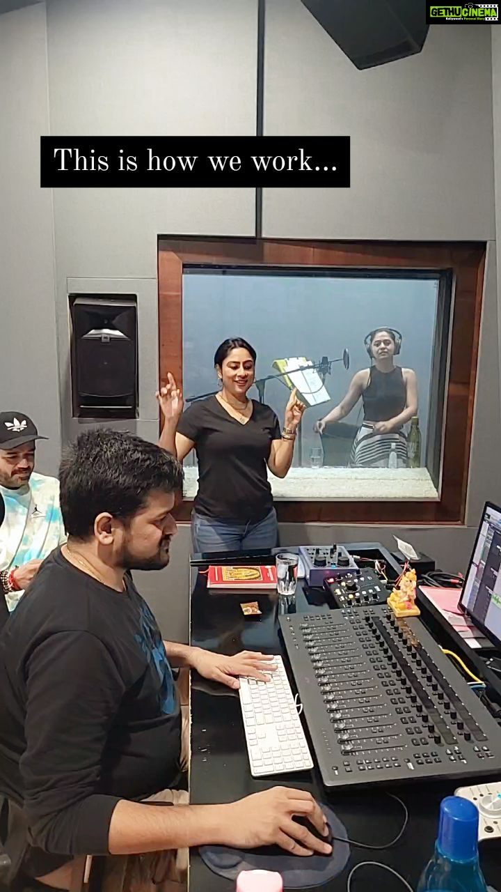 Mrunmayee Deshpande Instagram - This is how we work!!! Madness called US!!! #naavadtigoshta #director #dubbing #workmode #lgbtquia #lgbtq🌈 #film #saibabablessings #saideodhar #marathifilm #mrunmayeedeshpande @kapilmalhotra81 @mrunmayeedeshpande @amitmalhotra21