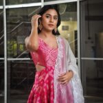 Mrunmayee Deshpande Instagram - For saregamapa gurukul.. Outfit: @moresha_sameera_dalvi Jewellery: @aarika_by_chandrika @nehachaudhary_ @sarrikaaaaaa @sujatakadam_ @snehakelkar906