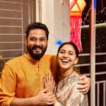 Mrunmayee Deshpande Instagram – Family… 
@swapnilrao11 
@swanandtendulkar 
@gautamideshpandeofficial 
@kaivalya.deshpande 
@nishantdeshpande11