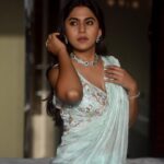 Mrunmayee Deshpande Instagram - 🩵✨ 📸 -@saneshashank Styling - @style_by_apurva Outfit - @rangvarsha.pehenava Jewellery- @shopswaabhi #awardshow #anchor #photoshoot #styling #saree #instagram #instadaily #mariott #event #outfit #indian #trending #trendingreels #instareels #reelitfeelit #reelkarofeelkaro