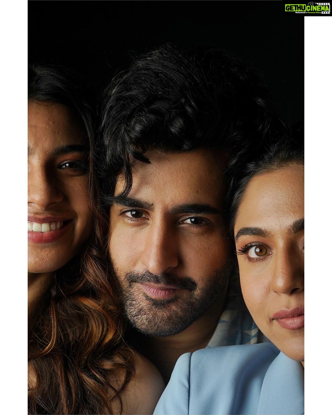 Mrunmayee Deshpande Instagram - the best on/off screen trio, @nikkhiladvani ‘s triplets for screen, the triumvirate of #BombayGenralHospital Dr. Diya, Dr. Sujata & Dr. Ahaan 🩺🤍🥼 thank you for all the love guys. #MumbaiDiariesOnPrime @primevideoin watch now! @nikkhiladvani @onlyemmay @madhubhojwani @emmayentertainment @merainna @konkona @shreyadhan13 @mrunmayeedeshpande @natashabharadwaj_official @desaitina @parambratachattopadhyay @iridhidogra @grumpyoldbelawadi @sanyukthac @yashchhetija @persisyphus