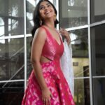 Mrunmayee Deshpande Instagram - For saregamapa gurukul.. Outfit: @moresha_sameera_dalvi Jewellery: @aarika_by_chandrika @nehachaudhary_ @sarrikaaaaaa @sujatakadam_ @snehakelkar906