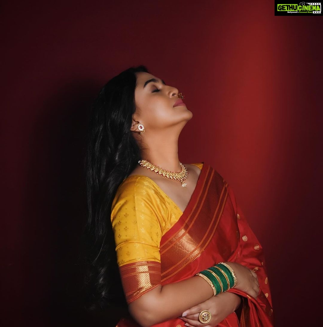 Mrunmayee Deshpande Instagram - 🤍 @nehachaudhary_ @sarrikaaaaaa @snehakelkar906 @sujatakadam_ #saree #sareelove #festival #bappamorya