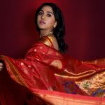 Mrunmayee Deshpande Instagram - 🙏🙏 Saree: @pratha_sarees Jewellery: @treasureboxforyou Styled by : @nehachaudhary_ 📸 @sarrikaaaaaa @snehakelkar906 @sujatakadam_ #traditional #saree #sareelove #bappa #special