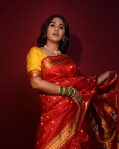Mrunmayee Deshpande Instagram - 🙏🙏

Saree: @pratha_sarees
Jewellery: @treasureboxforyou
Styled by : @nehachaudhary_ 
 📸 @sarrikaaaaaa 
@snehakelkar906 @sujatakadam_ 
#traditional #saree #sareelove #bappa #special
