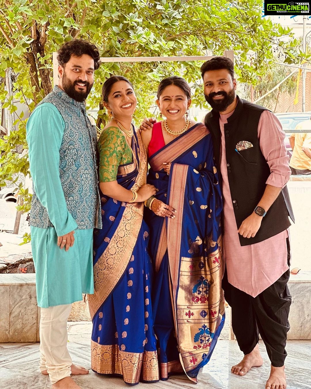 Mrunmayee Deshpande Instagram - Final photo dump from Kartiki’s wedding! @swapnilrao11 @gautamideshpandeofficial @swanandtendulkar #wedding #weddingday #photodump #family #happyface Pc - @swanandtendulkar @nishantpvt3 @nishantdeshpande11