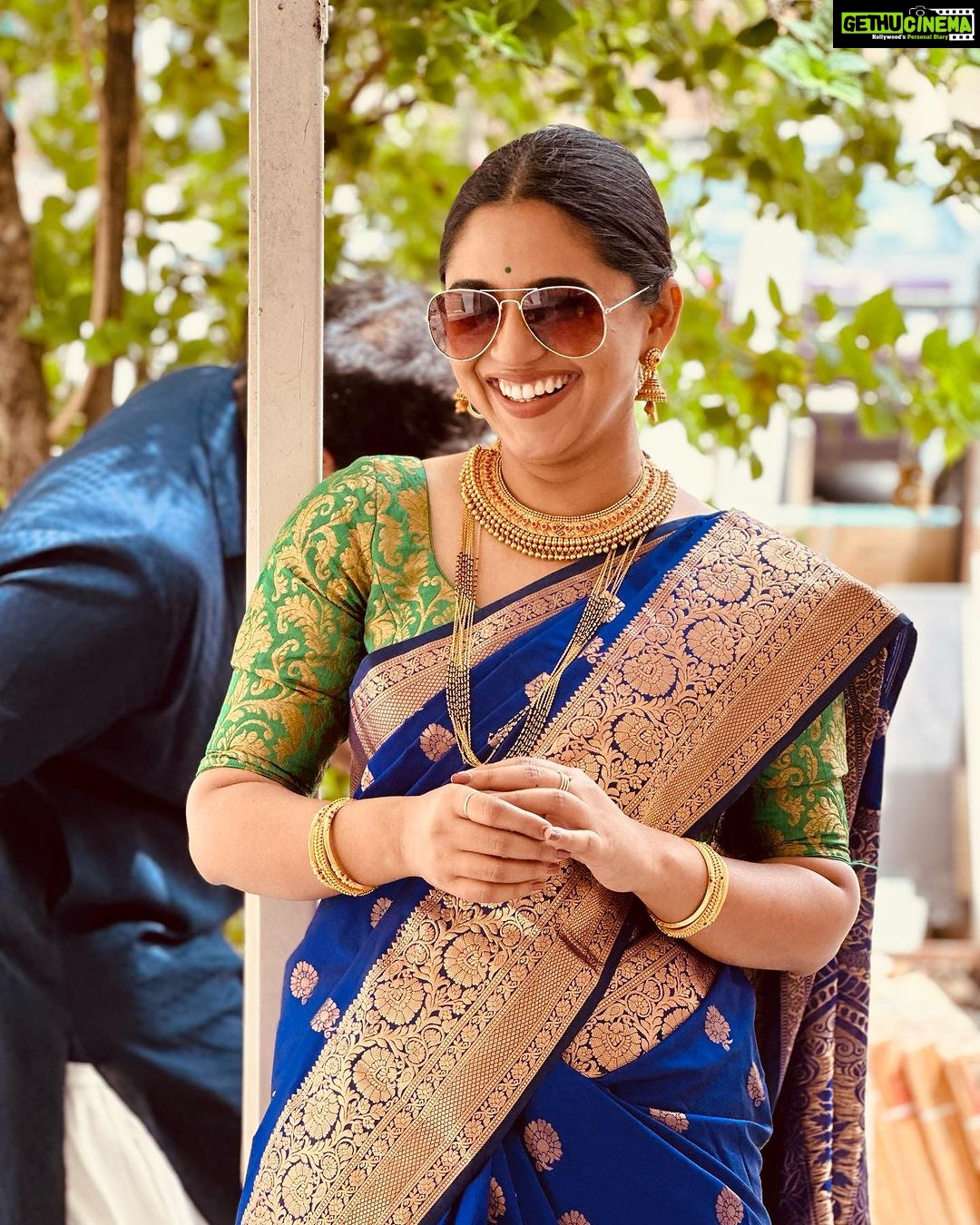 Mrunmayee Deshpande Instagram - Final photo dump from Kartiki’s wedding! @swapnilrao11 @gautamideshpandeofficial @swanandtendulkar #wedding #weddingday #photodump #family #happyface Pc - @swanandtendulkar @nishantpvt3 @nishantdeshpande11