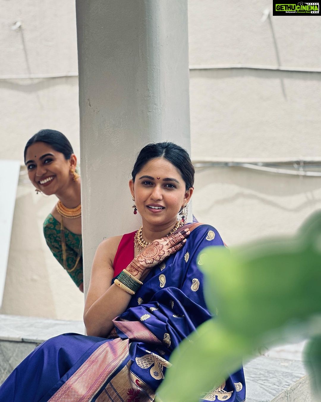 Mrunmayee Deshpande Instagram - Final photo dump from Kartiki’s wedding! @swapnilrao11 @gautamideshpandeofficial @swanandtendulkar #wedding #weddingday #photodump #family #happyface Pc - @swanandtendulkar @nishantpvt3 @nishantdeshpande11