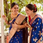 Mrunmayee Deshpande Instagram - जेवढे काढले तेवढे टाकले Pc - @swanandtendulkar #sisterlove #sisters #wedding #saree #sareelove