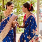 Mrunmayee Deshpande Instagram - जेवढे काढले तेवढे टाकले Pc - @swanandtendulkar #sisterlove #sisters #wedding #saree #sareelove