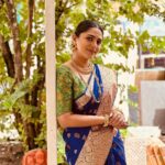 Mrunmayee Deshpande Instagram - Shadi ka mausam hai! Pc - @swanandtendulkar ❤️ #weddingday
