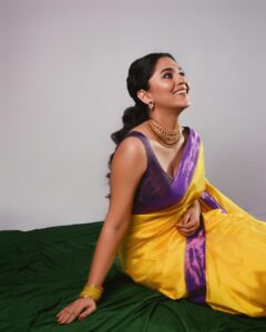Mrunmayee Deshpande Instagram - Because I love Saree and I love this song.
Outfit: @paithanis.by.mrugakirloskar
Styled by : @nehachaudhary_ 
Jewellery: @snehsaaj
Makeup: @sujatakadam_ 
Hairstyle: @snehakelkar906
Pic: @sarrikaaaaaa 
#saree #sareelove #traditional #festival #saregamapa #yellow