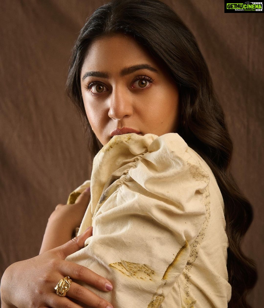 Mrunmayee Deshpande Instagram - Have you seen Mumbai diaries season 2!? @primevideoin @nehachaudhary_ @kalyaam_2.0 @nilampatel12 @saurabh_kapade @joinalternative @pr_vartika