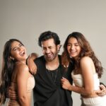 Mrunmayee Deshpande Instagram – Love these two to the 🌝 & back ♥️😘 🤗 My Warrior Sujata and Diya Baby! 

Injecting your day, with some Mumbai Diaries slay⚡
#MumbaiDiariesOnPrime, watch now on @primevideoin

@nikkhiladvani @onlyemmay @madhubhojwani @emmayentertainment
@merainna @shreyadhan13 @mrunmayeedeshpande @natashabharadwaj_official @desaitina

.

.

.

Styled by: @swanand.joshii 
Styling team: @jueepande29 
 Hair n Mu: @makeupartist_prasenjit 
Assistant: @singhpuruvendr