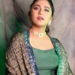 Mrunmayee Deshpande Instagram - Hmm… Outfit: @thejaipurstory Jeweller: @shopravyaa Styled by: @nehachaudhary_ Makeup @@sujatakadam_ Hairstyle @snehakelkar906