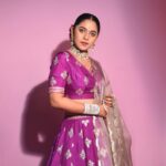 Mrunmayee Deshpande Instagram - 💜 @nehachaudhary_ @sujatakadam_ @snehakelkar906 @sarrikaaaaaa #style #purple