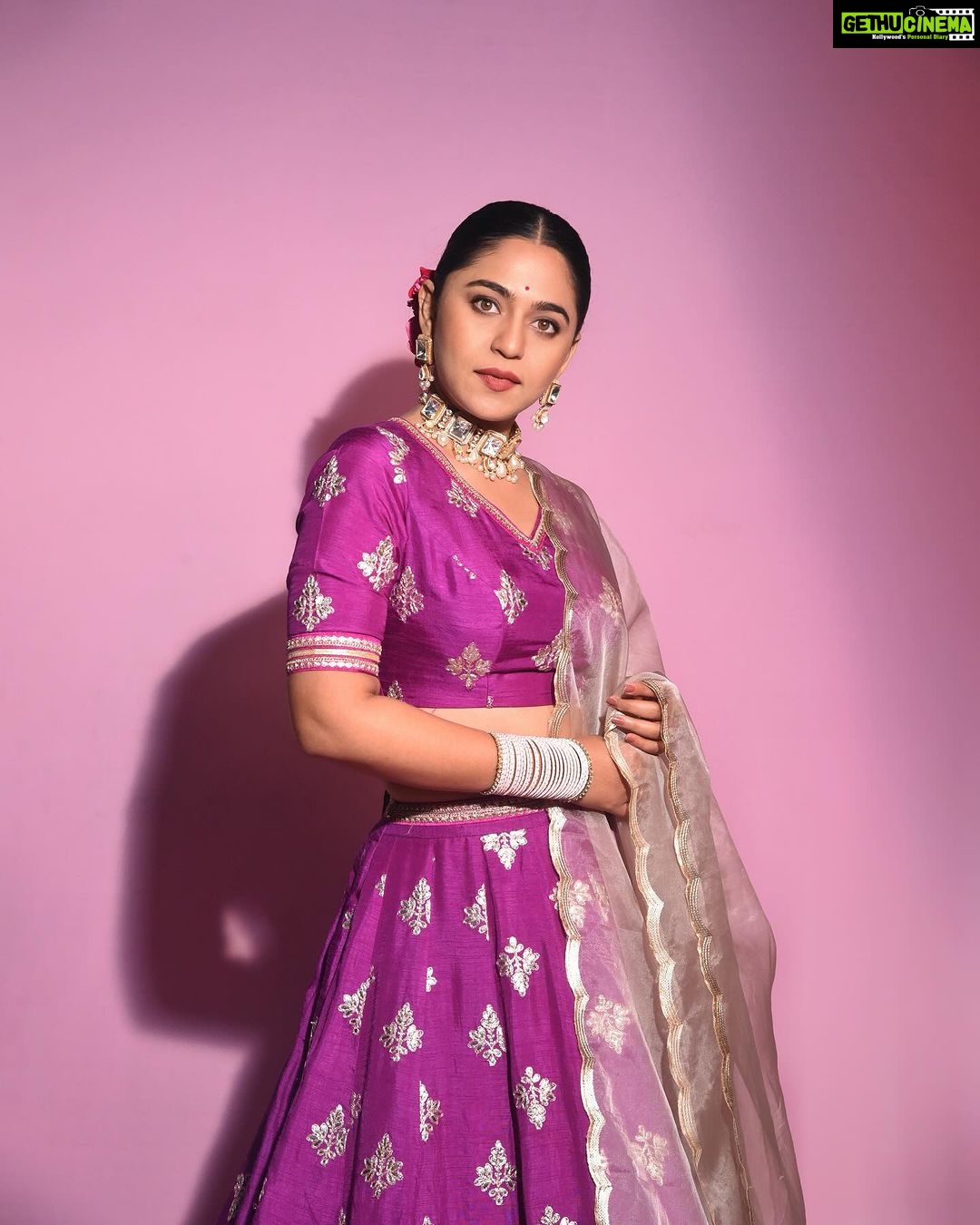Mrunmayee Deshpande Instagram - 💜 @nehachaudhary_ @sujatakadam_ @snehakelkar906 @sarrikaaaaaa #style #purple
