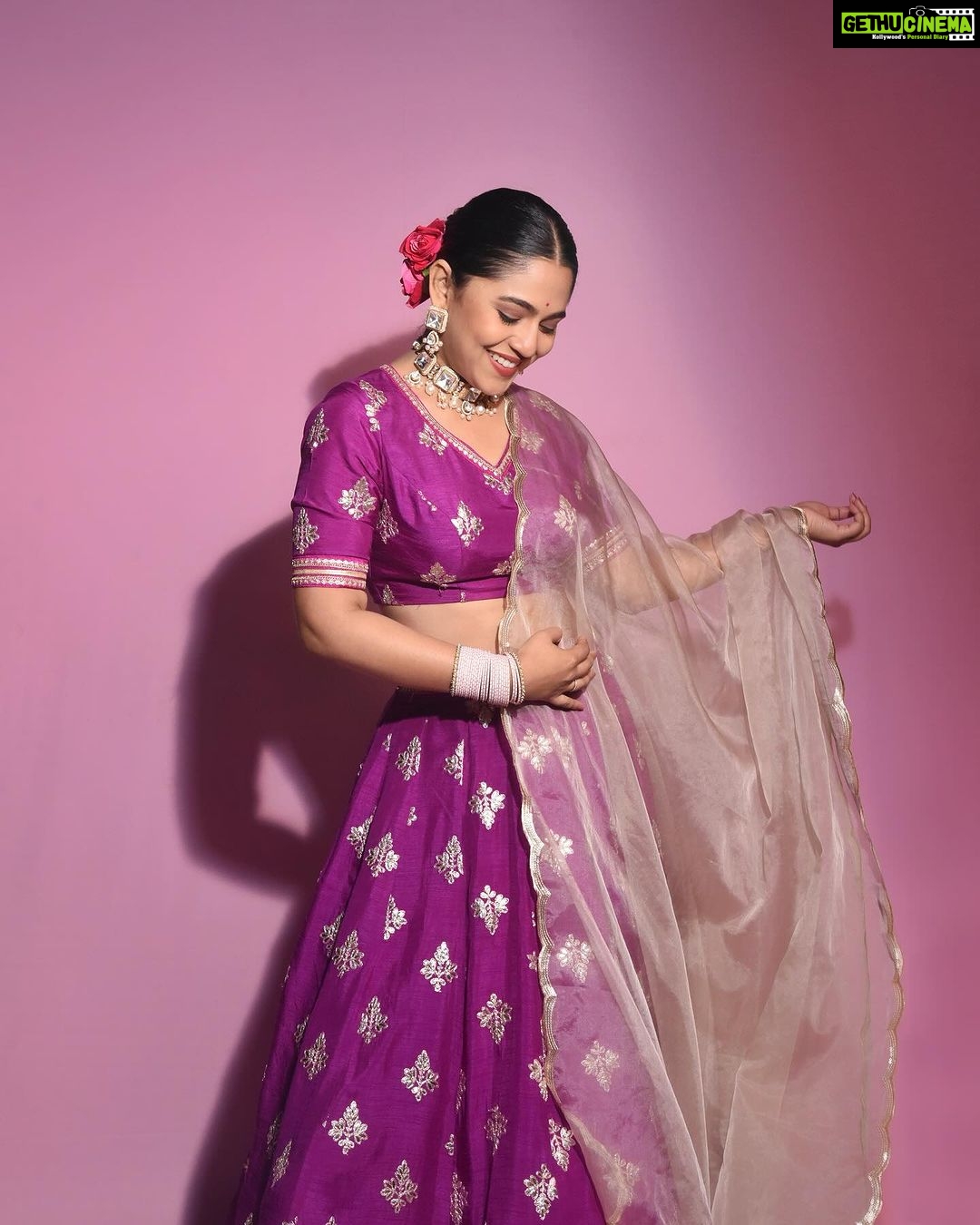 Mrunmayee Deshpande Instagram - 💜 @nehachaudhary_ @sujatakadam_ @snehakelkar906 @sarrikaaaaaa #style #purple