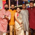 Mrunmayee Deshpande Instagram – Family… 
@swapnilrao11 
@swanandtendulkar 
@gautamideshpandeofficial 
@kaivalya.deshpande 
@nishantdeshpande11