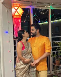 Mrunmayee Deshpande Instagram - Family… @swapnilrao11 @swanandtendulkar @gautamideshpandeofficial @kaivalya.deshpande @nishantdeshpande11