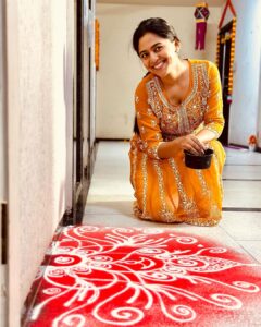 Mrunmayee Deshpande Instagram - The art and the artist! 
Pc @swapnilrao11