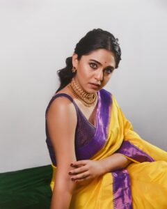 Mrunmayee Deshpande Instagram - Because I love Saree and I love this song.
Outfit: @paithanis.by.mrugakirloskar
Styled by : @nehachaudhary_ 
Jewellery: @snehsaaj
Makeup: @sujatakadam_ 
Hairstyle: @snehakelkar906
Pic: @sarrikaaaaaa 
#saree #sareelove #traditional #festival #saregamapa #yellow