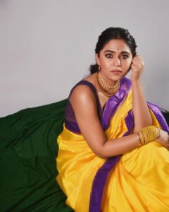 Mrunmayee Deshpande Instagram - Because I love Saree and I love this song. Outfit: @paithanis.by.mrugakirloskar Styled by : @nehachaudhary_ Jewellery: @snehsaaj Makeup: @sujatakadam_ Hairstyle: @snehakelkar906 Pic: @sarrikaaaaaa #saree #sareelove #traditional #festival #saregamapa #yellow
