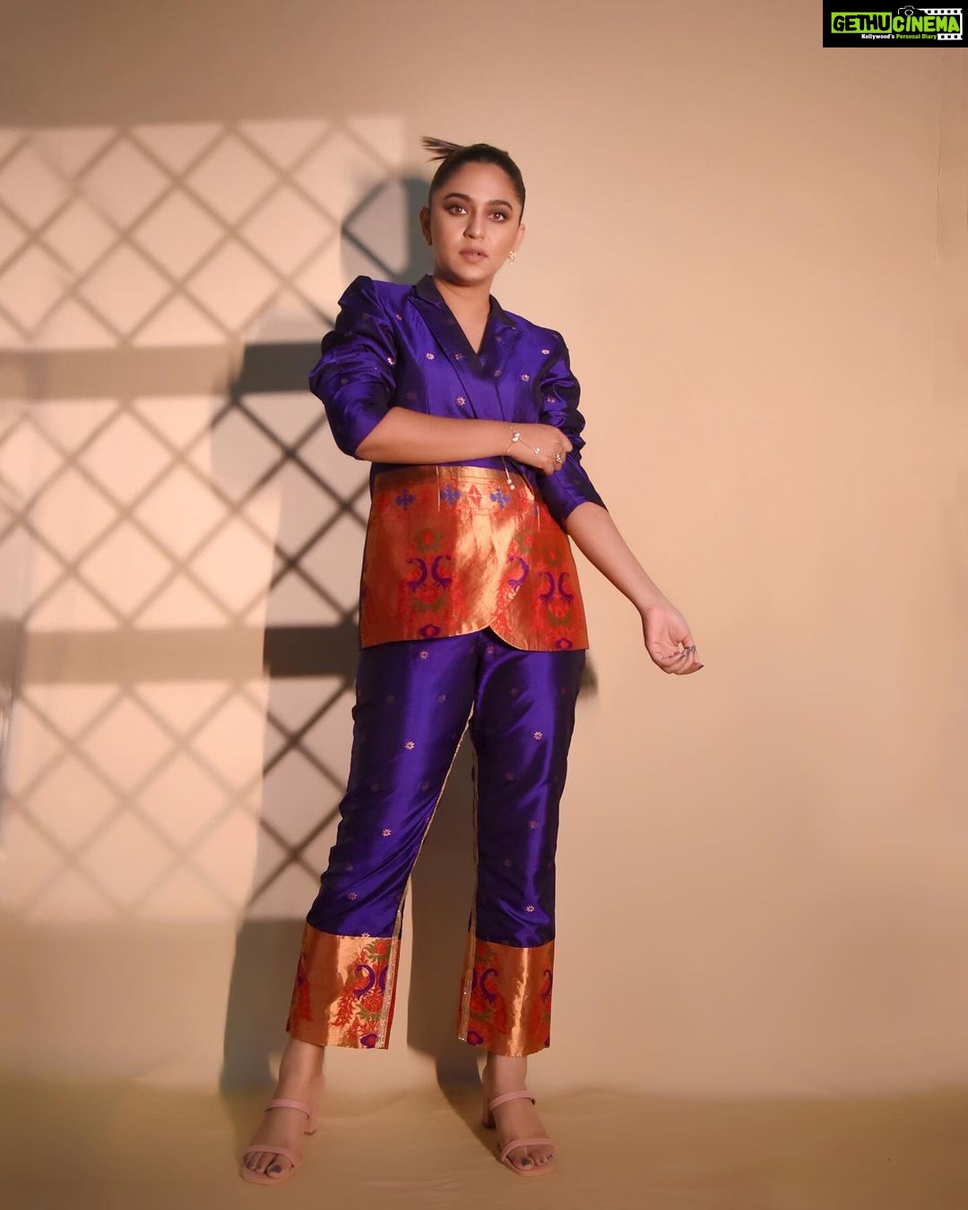 Mrunmayee Deshpande Instagram - Outfit: @durggapaithanisbydarshna Styled by : @nehachaudhary_ Click by @saarikaaaaaa Makeup @@sujatakadam_ Hairstyle @snehakelkar906 Jewellery: @treasureboxforyou