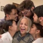 Mukta Barve Instagram - You are super cute Rohini tai. Love you a lot. तुमच्या एनर्जी आणि उत्साहाला सलाम. खूपसारं प्रेम happy birthday dear @rohinihattangady 🧡🧡🧡💙💙💙💚💚❤️❤️❤️🤍🤍🤍