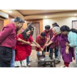 Mukta Barve Instagram – चारचौघी १०० वा प्रयोग! 🙂

♥️♥️♥️♥️ Bal Gandharva Ranga Mandir