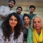 Mukta Barve Instagram - 22 मार्च पाडव्याच्या शुभमुहूर्तावर भेटूया नव्या कोऱ्या थिएटर मध्ये. लोकशाहीर आण्णाभाऊ साठे नाट्यगृह , भायखळा येथे. ❤️💚💙🧡🤍 #marathinatak #charchaughi #muktabarve