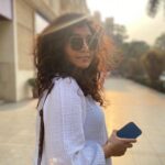 Mukta Barve Instagram – अश्या फोटोला sun kissed अशी caption द्यायची असते. एवढंच मला माहित आहे. तर Sunkissed 🤭😉
#sunkissed #summer #love #photography #sun #instagood #sunshine #beauty #sunset #nature #summervibes #photooftheday #beach #beautiful #instagram #fashion #travel #model #instadaily #happy #smile #tan #sunnyday #selfie #ootd #explore #makeup #good-vibes
