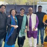 Mukta Barve Instagram – बॅकस्टेज ला जाऊन लाडक्या मित्रांबरोबर गप्पा म्हणजे मज्जा ❤️💚🤍💙🧡 #kalaghoda #ranganava @milind.joshi.1 @sanjumahadik #muktabarve @kgafest